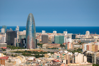 Der Artikel berichtet über Barcelona als mögliches Reiseziel. 