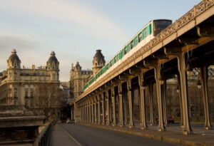 Inhalt des Artikels sind Fahrten mit der Pariser Metro.