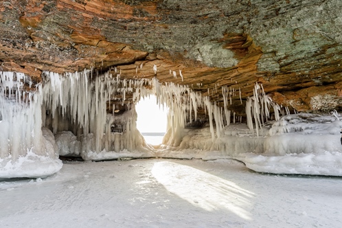 Artikelgebend sind die Eishöhlen von Wisconsin.